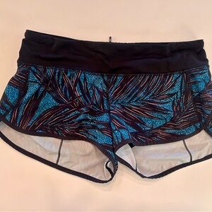EUC - Lululemon Speed Short Palm Lace Tofino Teal Multi / Black! Size 6